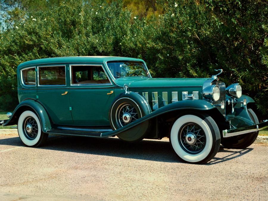  Cadillac Series 452-B V16 Madame X Sedan by Fleetwood 1932 года  (фото 1 из 1)